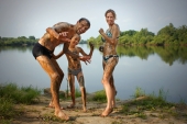 Трое представителей племени Чумазяки на реке Бикин;)