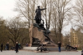 памятник С. О. Макарову в Кронштадте